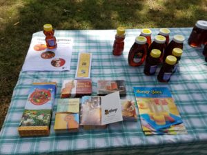 The presenters shared booklets with honey recipes for participants to enjoy. 