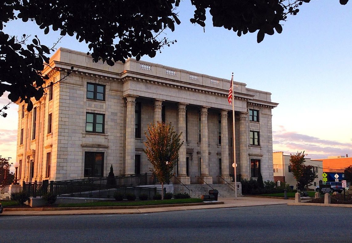 alamance_county_courthouse_and_confederate_memorial_from_ne_corner